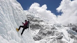 Власти Непала намерены ограничить доступ на Эверест из-за участившейся гибели туристов