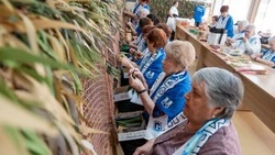 Сахалинские волонтеры группы «Za Победу!» плетут антидронные шторы для земляков на СВО