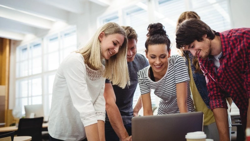 Больше 30 % жителей Сахалина не дадут деньги в долг коллегам