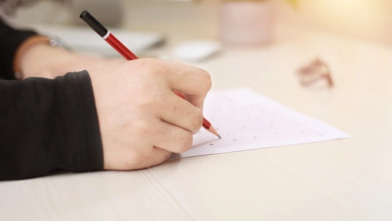 Выпускники Сахалина сдают ЕГЭ по профильной математике