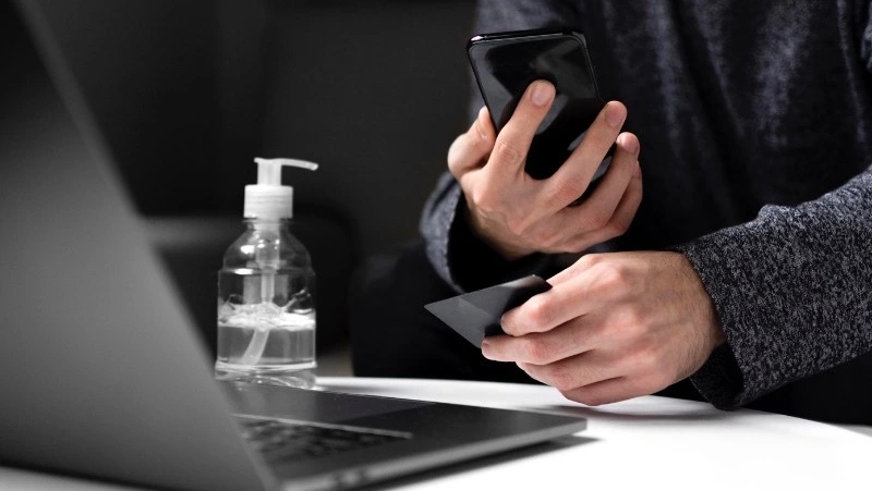 Россиян предупредили о вредоносном приложении, которое может получить доступ к мобильному банку