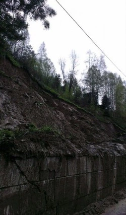 Сход грязевых масс на автодорогу произошел в Невельском районе утром 1 сентября 