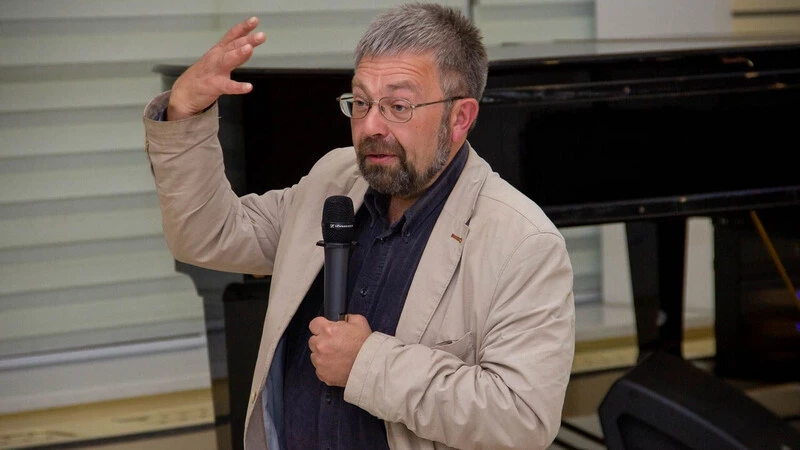 Титулованный московский поэт прочитал стихи на Сахалине