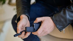 Сахалинцев и курильчан будут штрафовать за курение вейпов и айкосов на детских площадках