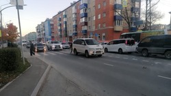 Женщина попала под колеса автомобиля в Южно-Сахалинске утром 24 октября