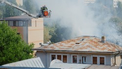 Административное здание вспыхнуло в Южно-Сахалинске 