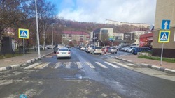 Водитель иномарки сбил женщину на «зебре» в Корсакове 