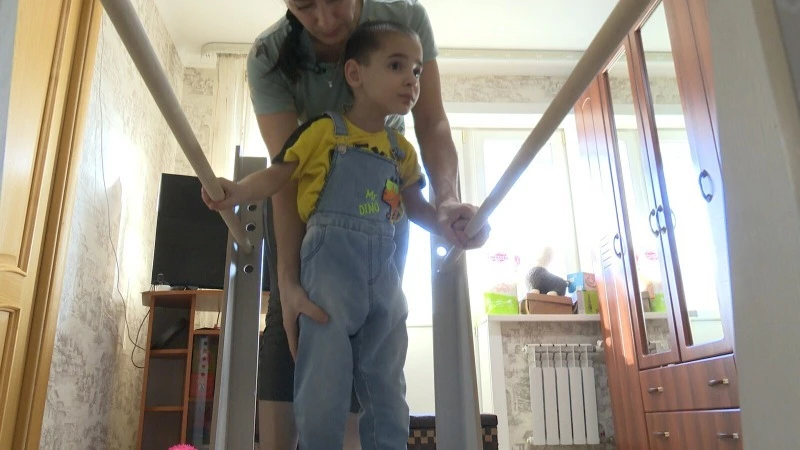 Семья сахалинца с онкологией дала деньги на реабилитацию маленького Ноя с ДЦП