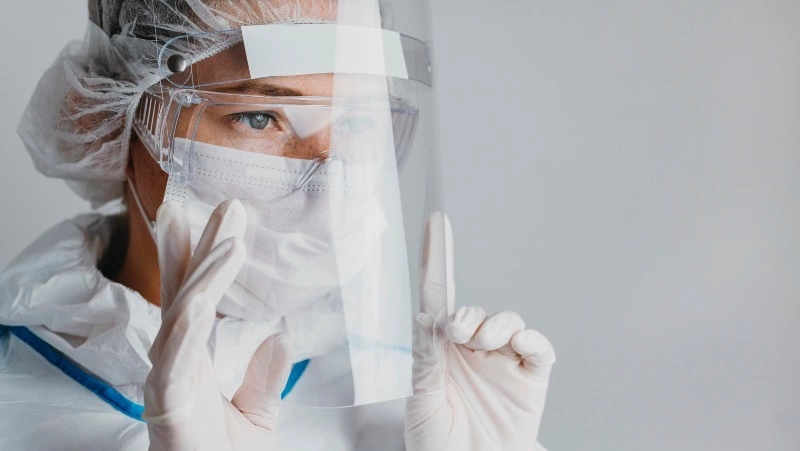 Роспотребнадзор: нет оснований, что птичий грипп может быть опаснее COVID-19