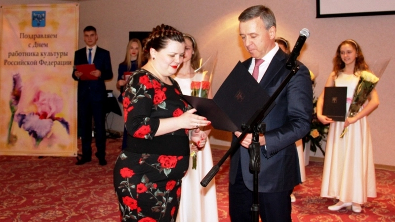 Работникам культуры Южно-Сахалинска вручили награды Гордумы