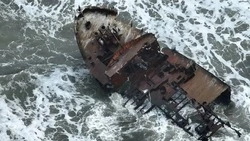 В Холмском районе поднимут два затонувших судна