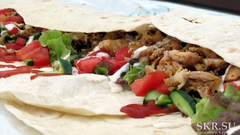 Сахалинцы съели десять метров шаурмы на фестивале «Южный стрит фест»