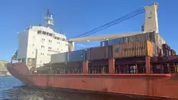 В порту Корсаков удалось вдвое сократить время простоя контейнеровозов