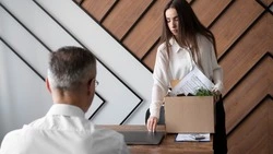 SuperJob: каждый 4-й сотрудник в РФ никак не прощался с коллегами при увольнении