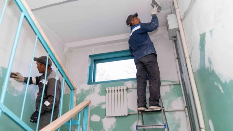 Почти 1,5 тысячи подъездов благоустроили в Южно-Сахалинске в 2023 году