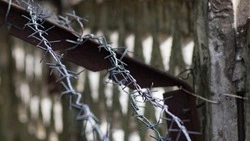 Заключенный из Макарова продлил себе срок избиением охранника колонии