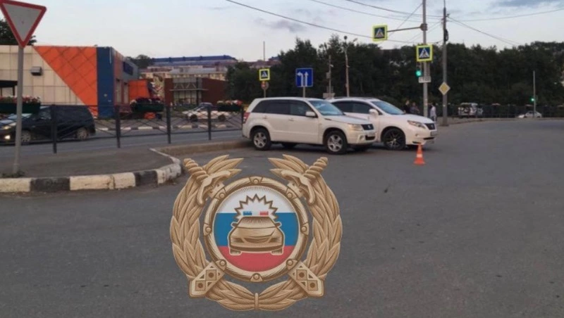 Водитель Suzuki Escudo сбил пешехода на парковке в Корсакове 23 августа