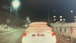 Нервы выдали: в Поронайске пассажирка попалась с наркотиками, спрятанными в чехле телефона