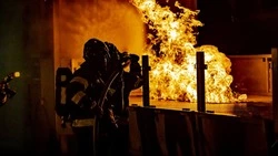 Жилой дом загорелся на юге Сахалина. Пожар разбудил людей