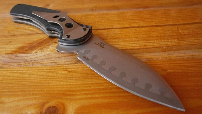 Пальто спасло жителя Южно-Сахалинска от брата с ножом