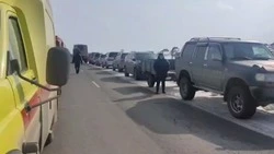 Скорая помощь не смогла проехать к месту ДТП в Долинском районе из-за автомобилей