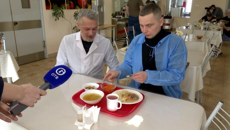 Съемочная группа ОТВ проверила еду в столовой Сахалинского реабилитационного центра