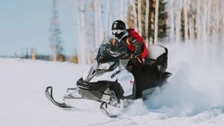 Мужчина лишился 275 тысяч рублей при покупке несуществующего снегохода на Сахалине 