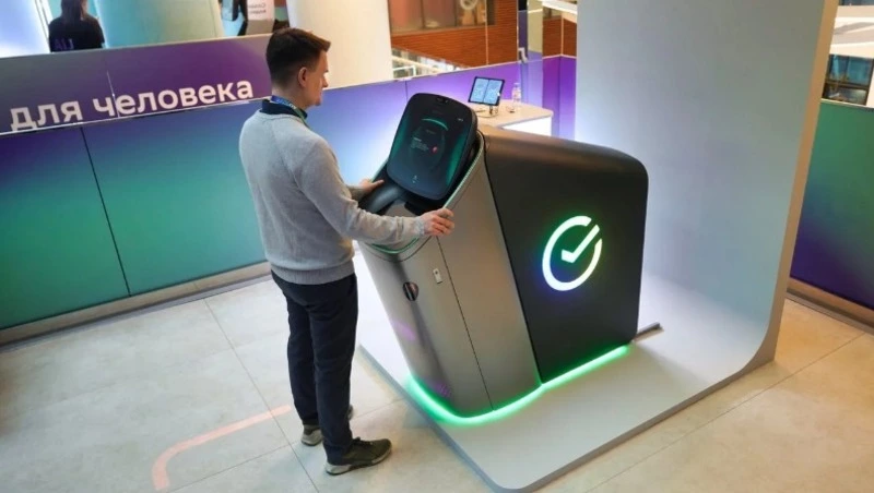 Сбер переизобрел банкомат: два экрана, ИИ-помощник «ГигаЧат» и здоровье