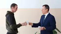 В Холмском районе ветеранам СВО вручили медали Министерства обороны РФ 