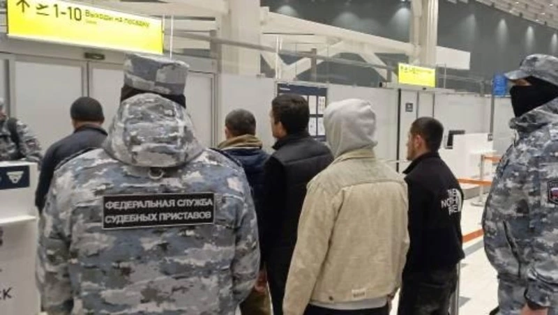 Приставы Сахалина выдворили за пределы РФ очередных мигрантов