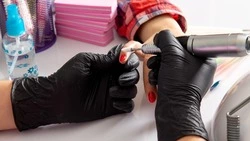 Лунный календарь маникюра на февраль 2025 года: благоприятные дни, модные тренды и советы