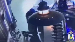 Полиция Сахалина опубликовала видео налета на магазины в Южно-Сахалинске 