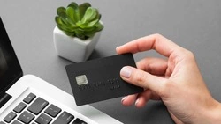 В Госдуме предложили разрешить разблокировку банковских карт с помощью Госуслуг