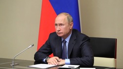 Путин поддержал идею исполнять гимн России в школах