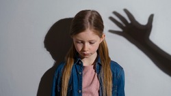 После смерти родной матери отчим растлил свою 13-летнюю падчерицу на Сахалине