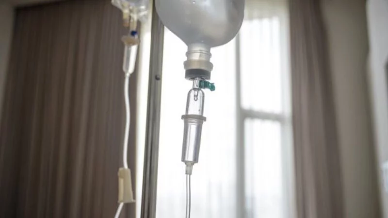 Владимир Ющук навестил в больнице семью, пострадавшую при пожаре в Южно-Сахалинске