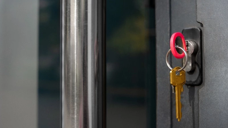 Мужчина обнес квартиру, которую ему доверили, на 110 тысяч рублей в Южно-Сахалинске