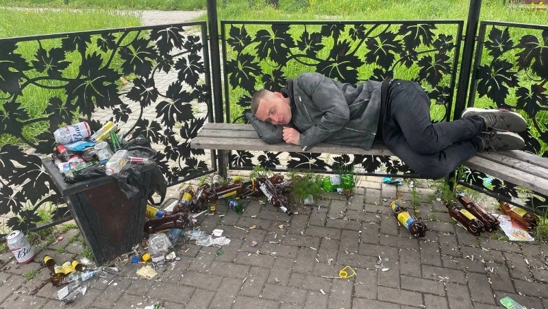 Блогер заставил власти Поронайска заняться сквером Любви