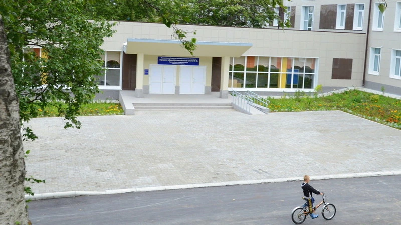 Первоклашку отказались пускать в школу из-за пропуска