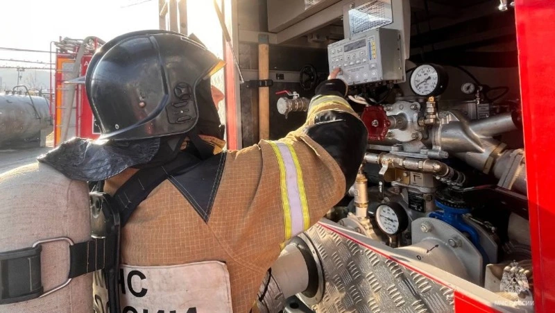 Автомобильный кунг загорелся в Макаровском районе 23 мая