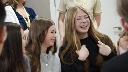 «Молодежь в деле»: школьники Анивы примерили на себя профессию мэра и учились говорить без страха