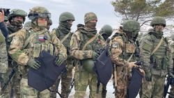 Депутаты Сахалинской области передали посылки солдатам на Троицкий полигон