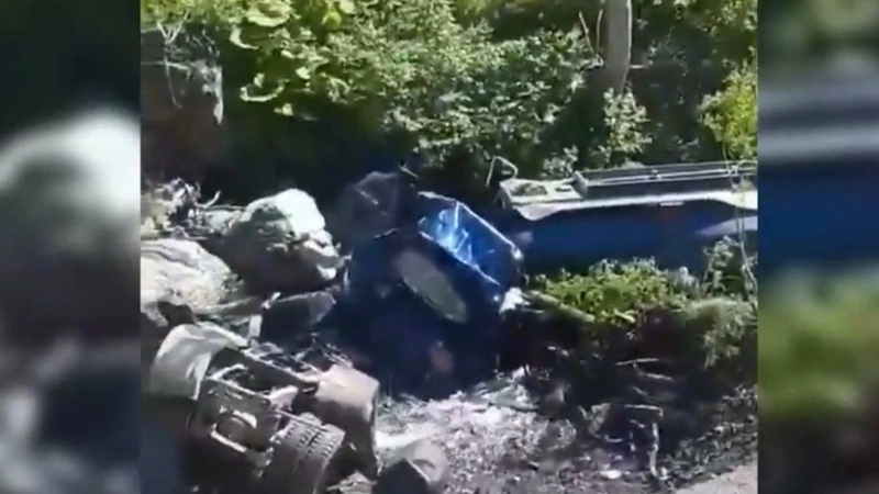 Почти 6 кубометров нефтепродуктов вылились в Пиленгу из опрокинувшегося бензовоза