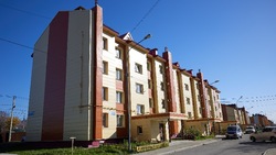 Новые квартиры предоставили 105 семьям Южно-Сахалинска с начала 2023 года