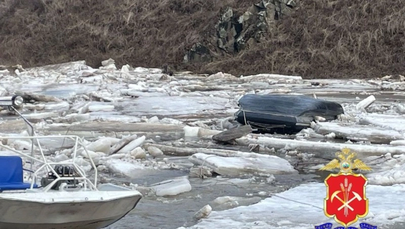 Три человека бесследно исчезли после опрокидывания лодки на Кузбассе