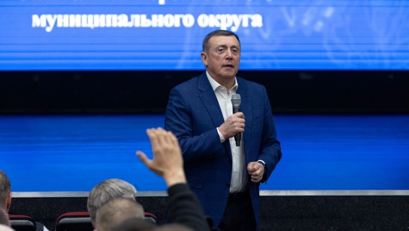 Житель Корсакова получит новую квартиру после встречи с губернатором