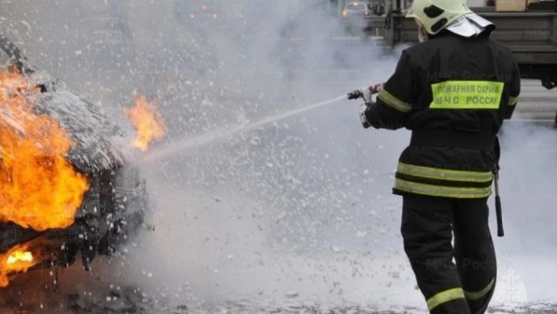 Грузовой автомобиль вспыхнул в Тымовском районе вечером 6 апреля