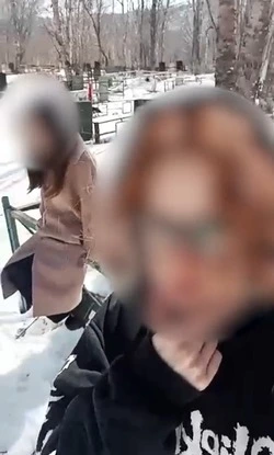 Студентка с Сахалина возмутила общество своим поведением на кладбище