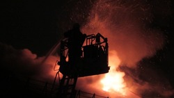 Пожарные потушили жилой дом в Александровске-Сахалинском 10 февраля