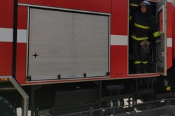 Пассажирский автобус загорелся около торгового центра в Южно-Сахалинске